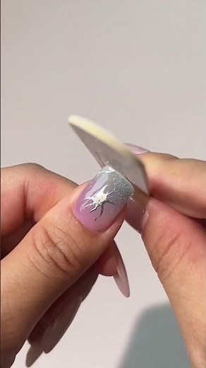 How to apply gel nail stickers