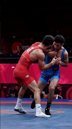 Azizli grabs the head pinch and scores 6 unanswered points to make his way to the 55kg Final 🔥🔥🔥