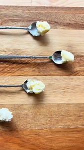 It’s baking season and many recipes state creaming butter and sugar together but what does that mean how do you know? Here’s your guide to creaming (beating) butter and sugar together perfectly every time. #baking #cookies #holidaybaking | Halfbatchbaking