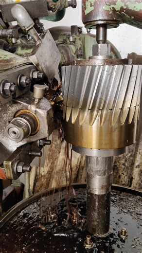 Have you Never Seen this type of gear Cutting #shorts #machine #viral #gear #hobbing #satisfying