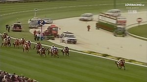 We're counting down the days to the iconic Gr.1 Cox Plate, so we dug through the archives to find some of our favourite New Zealand-trained winners - and it's only right we start with our champion mare of the world Sunline! 😍 In the year 2000, the wonder mare went back-to-back in the great race for father-son training duo Trevor and Stephen McKee. Jockey Greg Childs set her alight at the 800m mark and the rest was history ❤️💛 | LOVERACING.NZ
