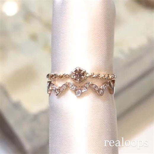 realoops on Instagram: "昨日をもちまして、千里阪急への出店が無事終了いたしました。 今回は華やかなカラーストーンをご覧いただくことが多く、まだまだ続く冬の寒さの中でも少し季節の移り変わりを感じました😊 雪が降ったりと猛烈な寒さの日もありましたが、皆様にお立ち寄りいただき、また楽しくお話させていただき感謝の気持ちでいっぱいです✨ お越しいただきました皆様、ほんとうにありがとうございました🙇 引き続き、本日2/11(水)から2/16(月)まで西宮阪急2階にてイベント出店いたします🚩 キラキラのダイヤモンドのリングのご紹介✨️ 六角のミル枠のブラウンダイヤリングとコウモリモチーフのリング💎 足したり引いたりとその都度変えられる重ね付けは楽しみ方がいろいろです💍 ルビーやサファイアなどダイヤ以外の天然石のリングもございます✨ ぜひお気に入りを見つけにいらしてください😊 ⚠2/17(火)は休館日の為、2/16(月)がイベント最終日となります お気を付けください🙇 ⚠2/16(月)最終日は19時終了となります #realoops#リアループス#動物モチーフジュ