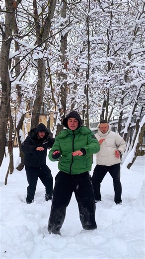 Зарядились енергією, стартуємо на чемпіонат🏂 @ua.steel @PARAS 🖤