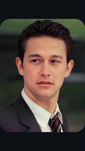 𝘽𝙖𝙙𝙖𝙨𝙨 𝙤𝙛 𝙃𝙤𝙡𝙡𝙮𝙬𝙤𝙤𝙙 on Instagram: "(500) Days of Summer 🎥 This isn’t a romance; it’s a narrative regarding love itself. Tom, a dreamer who firmly believes in fate and "the one," finds his perspective challenged when he meets Summer—a girl who doesn't share his traditional views on romance. Their journey spans 500 days of joy, passion, pain, and personal growth. Told through a non-linear lens, the story explores how fleeting happiness and deep connection are often tangled with c