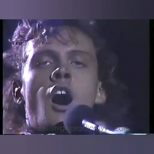 528K views · 17K reactions | Nos quedamos solos como cada noche, hoy te siento triste y sé muy bien por qué, tú querrás decirme que he cambiado mucho, que el amor se acaba y quiero terminar... | Luis Miguel Radio Tu & Yo | Facebook