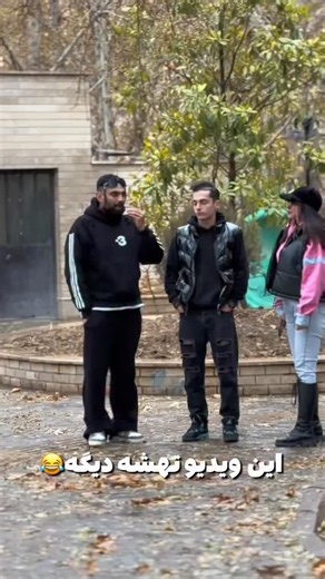 ‎دوربین مخفی/طنز‎ on Instagram: "1997년 개봉한 영화 Titanic은 잭과 로즈의 운명적인 사랑을 통해 비극 속에서도 오래 남는 감정의 깊이를 보여주는 작품입니다. 화려한 연출보다 인물의 감정에 더 집중한 제임스 카메론 감독의 스타일은 지금 다시 봐도 묘하게 가슴을 울리죠. 배가 침몰하는 장면이 아닌, 두 사람이 서로를 바라보던 순간들이 더 강하게 기억에 남는 영화이기도 합니다. 이 감정을 완성해주는 곡이 바로 셀린 디온의 *“My Heart Will Go On”*입니다. 처음 들으면 잔잔한데, 어느 순간 자연스럽게 가슴이 벅차오르는 느낌을 줍니다. 특히 후반부의 고조되는 보컬은 영화 속 잭과 로즈의 마지막 장면과 겹쳐지면서 괜히 마음이 서늘해지기도 하고요. 많은 분들이 “이 노래가 나오면 왜 그 장면이 자동으로 떠오르는지 모르겠다”고 말하는데, 그만큼 영화와 음악이 자연스럽게 얽혀 있는 곡입니다. 1998년 아카데미 주제가상을 비롯해 여러 상을 휩쓴 건