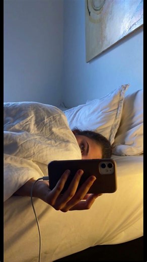 Idk why im so addicted to my phone 😬