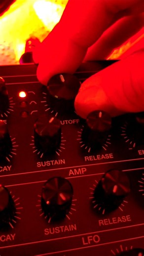 Dark Synthwave mit dem Roland SH-4D
