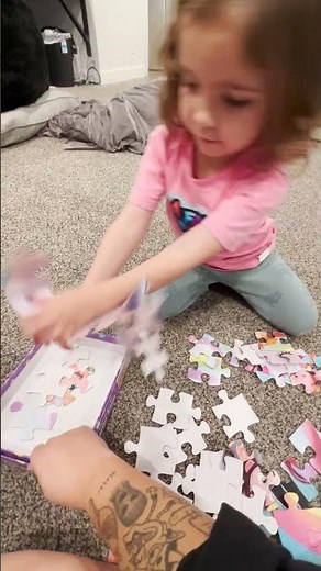 WiNTER WORKSHOP PUZZLE 🧩 Navey & Alli play with NEW A for Adley merch! Fun friend activity #shorts