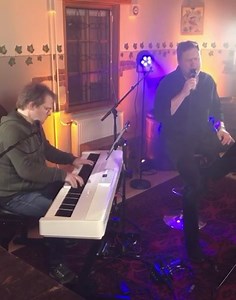 Sound check iltaa varten. Kappale ”Taivas sylissäni”. Nähdään klo 20 ❤️ https://www.ticketmaster.fi/event/samuli-edelmann-joulukonsertti-live-stream-etakonsertti-lippuja/290467 | Samuli Edelmann Official
