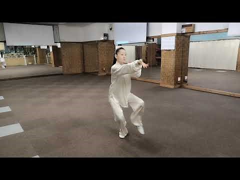 ２４式太極拳 美しい音楽と共に