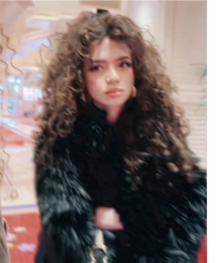 woah hey guys what is this in back ig… this is low-key bad i gotta teach myself how to edit again. | ib: idk | | cc: me| | scp: idk i lost their acct sorry | #edit #kalogerassisters #blowup #markellasfavs #demitrakalogeras