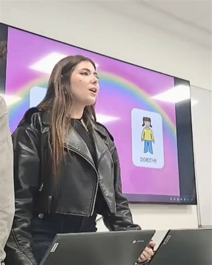 FP La Salle Gràcia on Instagram: "📚 L’alumnat del cicle formatiu d’Integració Social ha creat una sèrie de contes i receptes amb suport visual mitjançant pictogrames 🧙‍♀️, pensades per a infants i adults amb dificultats de comunicació. 🔹 Aquest projecte forma part del mòdul de Sistemes Augmentatius i Alternatius de Comunicació (SAAC), on aprenen eines i estratègies per ajudar a persones amb dificultats en el llenguatge a expressar-se. Facilitar la comprensió i afavorir la comunicació💬 és, pr