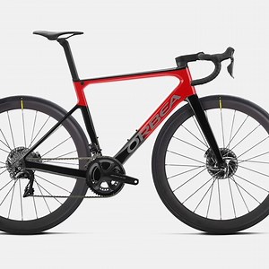Here's your first look at the new Orbea Orca OMX.⁠ ⁠ Let us know what you think in comments!⁠ ⁠ For a proper breakdown, hit this link: https://www.youtube.com/watch?v=TvaeCxPMhi0&t=49s | Global Cycling Network