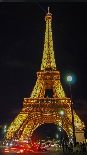 Goya Success | Fine girl with the banging body 🥵😍 Caught between the sky and Paris at the Eiffel Tower💁‍♀️😍 📍Paris #france🇫🇷 | Instagram