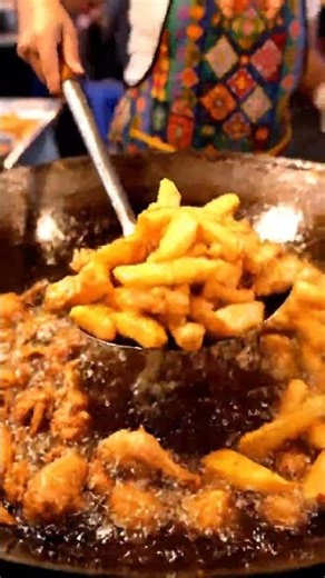 A Look at Thailand's Deep-Fried Local Delicacy