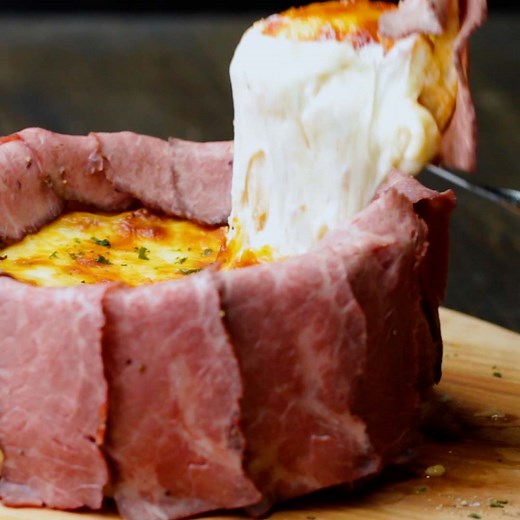 91K views · 909 reactions | 肉の壁からチーズたっぷり♡肉シカゴピザ / Meat Chicago Pizza レシピはこちら！https://bzfd.it/3Dnc85p 作ったらコメント欄に写真を投稿してくださいね！✨ | Tasty Japan | Facebook