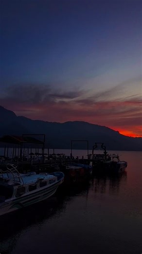 [A T I T L Á N ] | Douglas Pop