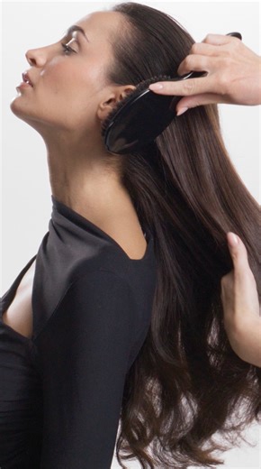 L'Oréal Professionnel Paris on Instagram: "Your New Year’s Eve blowout, step by step. ✨💨 Follow the routine, repeat the moves, and let #AirLightPro do the rest. From the first section to the final flip – every step brings you closer to that New Year look. Soft volume, smooth lengths and a finish that feels celebration-ready. 🪩 Save this tutorial and recreate it when the countdown begins. Because great nights start with great hair. 🤍 #LorealPro #NewYearHair #BlowoutTutori