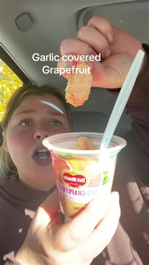 Garlic and grapefruit anyone!???? #garlic #grapefruit #weirdfoodcombos #asmr #fyp
