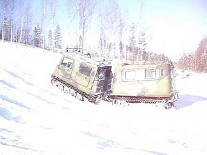 Bandvagn 206 i snö och uppförsbacke. Bv 206 in snow and steep up slope.