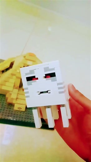 la reacción del ghast cuando llego a la pirámide de giza #lego #minecraft #ghast #pirámides_de_giza