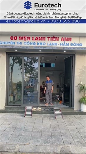 Cửa Mặt tiền với Cửa trượt quay Eurotech màu xám đá hoàng gia hệ nẹp rời 8.0 tại Hải Dương