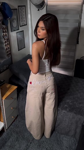 Baggy Pants Style Guide: Casual and Chic Outfit Ideas