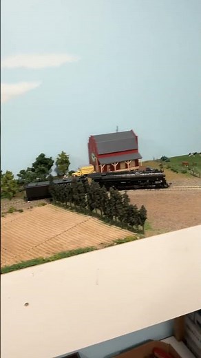 This is my Bachmann HO scale AT&SF #5034 DCC on board (no sound￼)