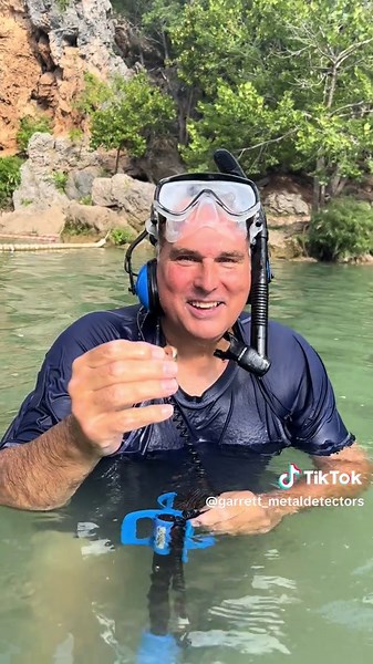 This waterfall PRODUCED a nice gem! Vortex gets it done👏😁 #fyp #treasurehunting #metaldetecting #garrettmetaldetectors #goldring