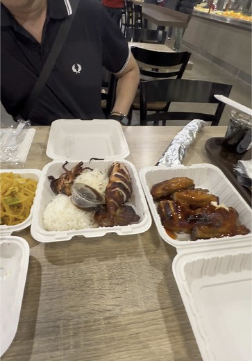 Food trip at Seafood City #seafoodcity #foodtrip #calgary #filipinofood #filipinofoods #pinoy #calgaryfood #palabok #grilledsquid #rotisseriechicken #turon #karioka #bukojuice #happytummy