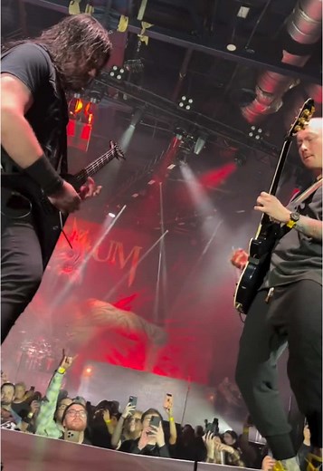 You may be cool, but you will never be ‚shredding face melting solos in front of thousands of people and a huge inflatable zombie‘-cool 😬 Dive into the first night of @triviumband‘s poisoned ascendancy tour! 🤘🏻 🎶: @triviumband - A Gunshot To The Head Of Trepidation 📷: @trivium #trivium #triviummemes #ascendancy #poisonedascendancy #metal #metalcore #metalmeme #metalmemes #metalhead #heavymusic #concert #meme #fyp #discover #viral #reel #video #viralreel #viralvideo #guitar #guitarist #shred
