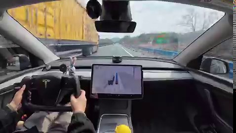 In Deutschland kostet das 288,50€, 1 Punkt in Flensburg und 1 Monat Fahrverbot.Ein absolutes NoGo für ein autonomes Fahrzeug.