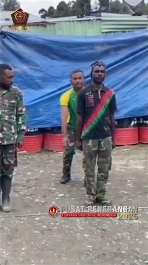 Satgaster Yonif 754/Enk Selenggarakan Latihan Paskibra Bagi Siswa-siswi Distrik Sugapa