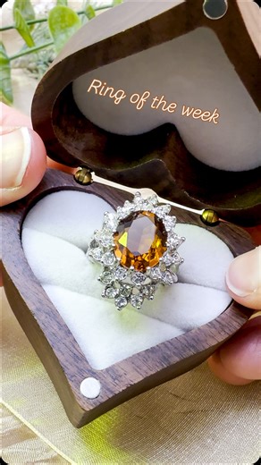 Our pick of the week! A genuine vintage ring with brown topaz and Austrian crystals, with a prong set band. 💍 ✨ #pickoftheweek #vintage #rings #jewelry #highlight #topaz #topazring #gold #whitegold #genuine #unique #uniquejewelry #vintagetopaz #authentic #november #birthstone #vintagefashion #vintagestyle #vintagejewelry #providence #madeinusa | Providence Vintage Jewelry