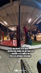 Esta es la segunda parte del Fraccionamiento Puerto Nuevo en San Jose del Cabo, grabado en la noche, me encontré con un espacio recreativo bastante particular. Era una especie de área donde un instructor enseñaba a los niños técnicas de defensa personal de manera disciplinada, fue un hallazgo interesante ver cómo los niños aprendían con tanto entusiasmo, transformando esa zona en un pequeño dojo improvisado en medio de la colonia. #fypシ #ciclismo #sanjosedelcabo | Soy Gutierrez MX