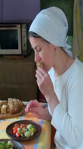 Mountain woman cooking and baking ☁️🍽️ Peaceful Cabin Living❤️🍃🪵. | Country Food