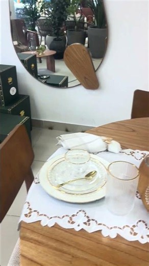 Table setting with charm and refinement at @OliveiraHomeDecor in Aracaju #valmirpaesdesignfloral ...