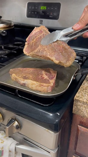 HOW TO FRY STEAKS ON THE PAN 🥩🥩🧖‍♀️ #shortsfeed #steak #fry #cooking #food #meat #beef #eat