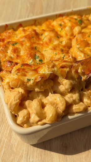 Creamy Baked Mac & Cheese with Four-Cheese Blend