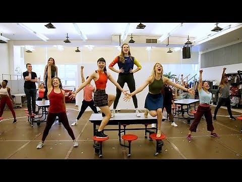 Watch the MEAN GIRLS Tour Cast Perform "Fearless" in Rehearsal