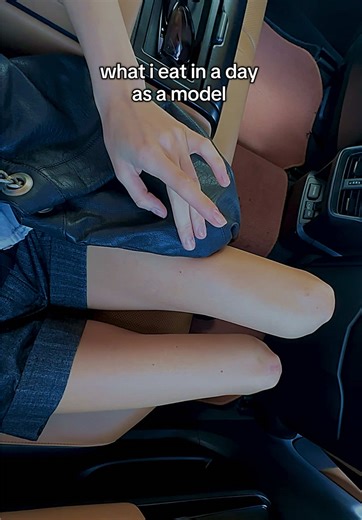 What I Eat in a Day as a Model: Healthy Diet Tips