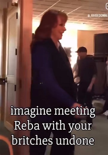 This NEVER gets old. 😂✨👑 @Reba McEntire #countrymusictiktoks #rebamcentire #iconicmoments #reba #musiclegend