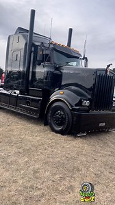 Black on Black 🖤🖤 grim reaper edition Drop a ❤️ for this 🎥 Follow @18wheelsofchrome for more content 🎚️📸 🏷️ DM FOR CREDIT #❤️ #📸 #🚛 #18wheelsofchrome #✅ #😍 #🛞 #trucks #🇺🇸 | 18wheelsofchrome