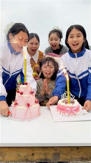 The secret to spreading love and kindness: give and you will receive😂😥#shorts #viral