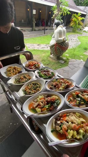 Menikmati Menu Spesial di Kayu Manis Kediri