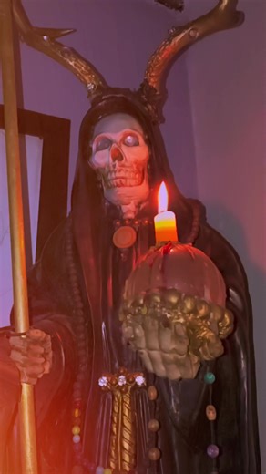 SU PROTECCION ES INVISIBLE PERO PODEROSA 💀❤️🙏🏻 #santamuertedevotee #BenyGuila #santamuerteculto #fypシ゚viral #santamuertealtar