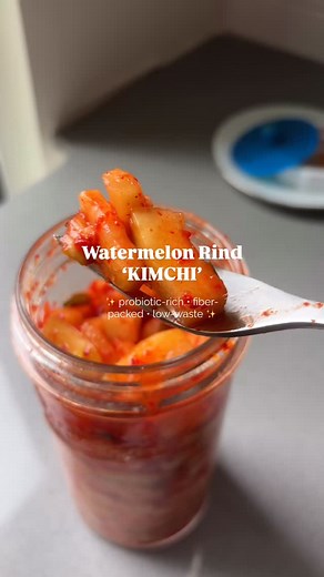 What if the rind was the best part? 🤭 Probiotic-rich, fiber-packed & zero waste recipe — Watermelon Rind ‘Kimchi’ 🍉🫙🌶️ Don’t toss those watermelon rinds! With just a few simple ingredients, you can turn them into a refreshing summer kimchi that’s crunchy, tangy, spicy, and gut-healthy. This recipe uses only the white rind (not the pink flesh) for a unique, low-waste ferment that pairs perfectly with grilled dishes, rice bowls, or enjoyed straight from the jar. The white rind of watermelon is