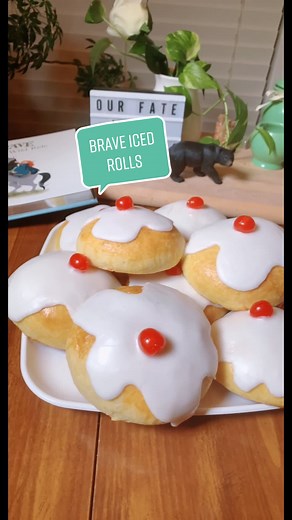 Day 8 of foods inspired by Disney movies: Brave iced rolls! 🏹🐻#fyp #disney #pixar #brave #merida #foryoupage #disneyfood #recipe #viral #cooking