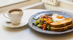 Avoid Eating Your Breakfast Late, Expert Explains Importance of Eating Within 2 Hours of Waking Up